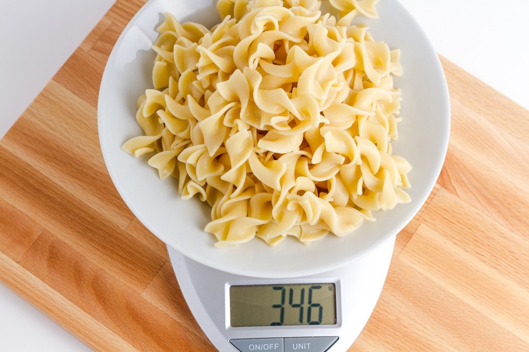 Uncooked egg noodles take significantly longer to cook than simply rehydrating 346 grams of cooked egg noodles on a scale