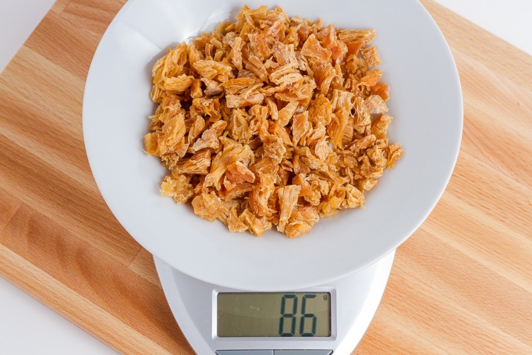 Dehydrated chicken is very brittle and falls apart easily 86 grams of dehydrated canned chicken