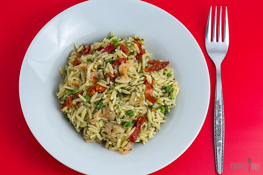 pesto shrimp orzo with peas and sun dried tomatoes