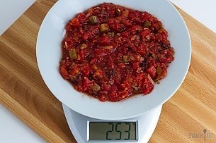 253 grams of salsa on a scale