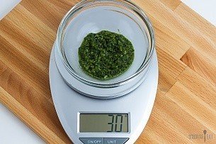 30 grams of pesto on a scale