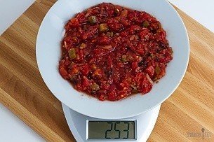 253 grams of salsa on a scale